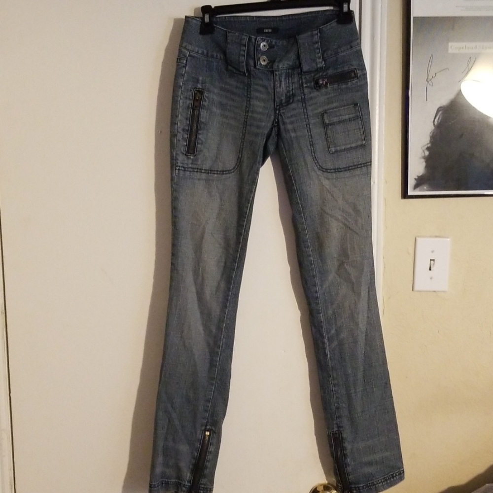 NWOT Awesome Guess Stretch Jeans - Picture 2 of 8